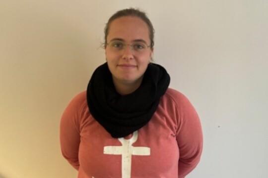 Profilbild von unserer Mitarbeiterin und Kidsleitung India Trant