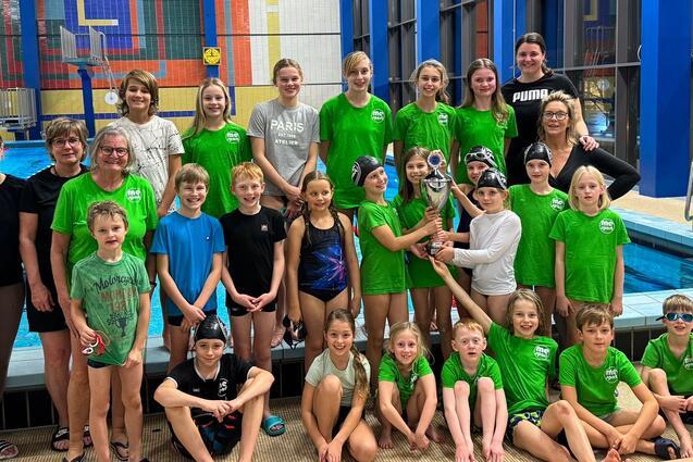 Gruppenfoto. Pokalsieg und deutsche Vizemeisterschaft zum Jahresende