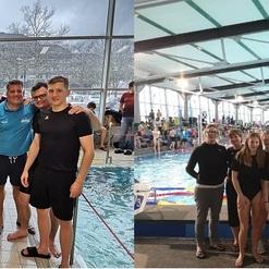 Gruppenfoto von Schwimmern in Badekleidung am Pool, links eine Männergruppe, rechts eine Frauenmannschaft.