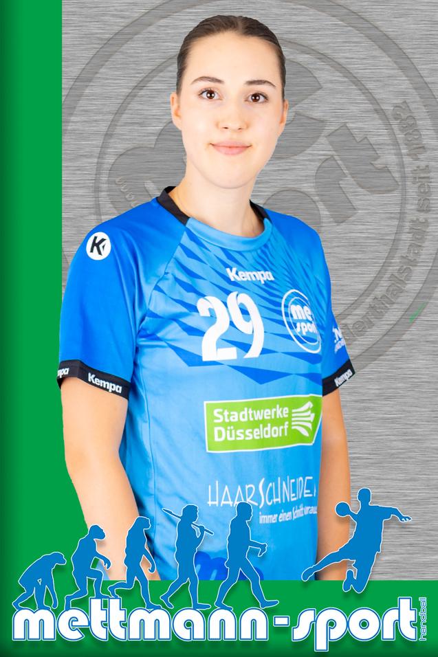 Porträt einer jungen Frau in blauem Handballtrikot mit der Nummer 29, vor einem grauen Hintergrund mit Logo.