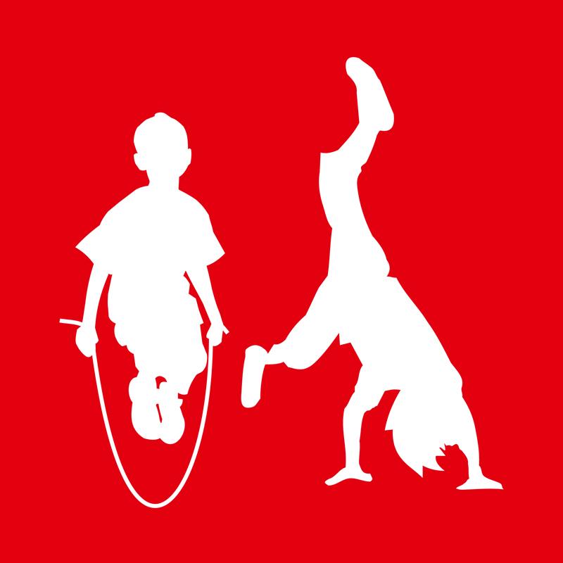 Roter Hintergrund mit zwei weißen Silhouetten (männlich & weiblich). Der Junge springt Seil und das Mädchen macht einen Handstand.