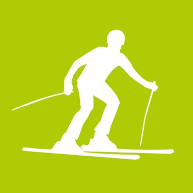 Blauer Hintergrund mit einer weißen Silhouette (männlich), die auf Skiern steht und eine Kurve fährt.