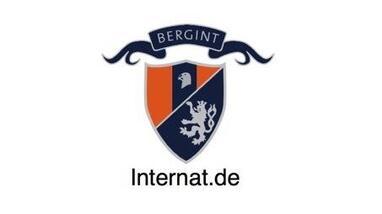Logo von Bergint mit Schild und Wappen, textuelle Elemente „Bergint“ und „Internat.de“ in der Mitte.