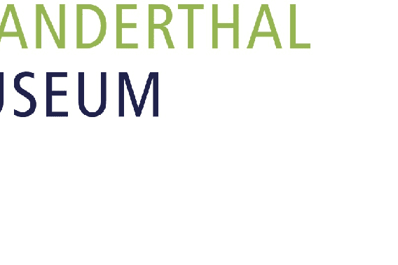 Logo des Neanderthal Museums in grüner und blauer Schrift auf weißem Hintergrund.