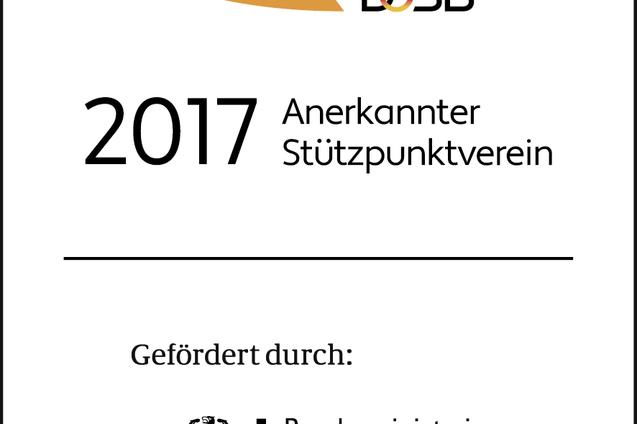 Logo „Integration durch Sport“ des DOSB, mit dem Jahr 2017 und der Aufschrift „Anerkannter Stützpunktverein“.