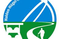 Logo von Halden-Hügel-Hopping mit stilisierten Hügeln, Wanderweg und Wanderer vor blauer und grüner Hintergrundgestaltung.