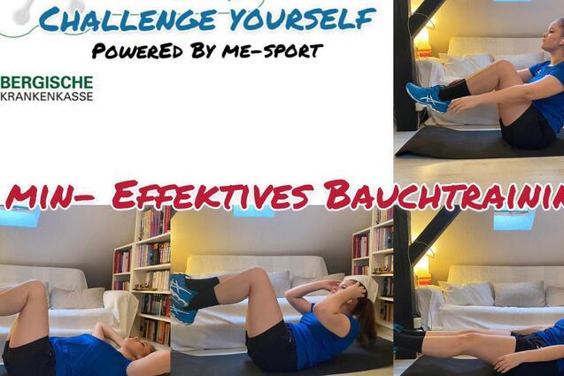 Frau in Sportkleidung demonstriert verschiedene Bauchübungen auf einer Fitnessmatte in einem Wohnzimmer.