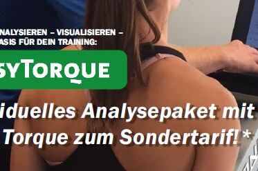 Nahaufnahme einer Person, die ein Analysegerät benutzt, mit dem Text "EasyTorque - individuelles Analysepaket zum Sondertarif".