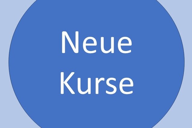 Blauer Kreis mit dem Text „Neue Kurse“ auf hellblauem Hintergrund.
